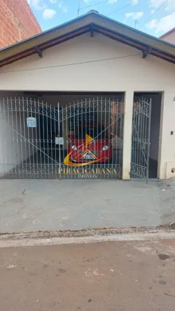 Casa com 3 quartos, sendo 1 suíte.